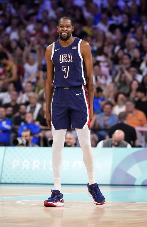 马特拉齐谈抽签：意大利没有轻松的比赛，两天集训时间不够用（马特拉齐谈签运：意大利无轻松对手，两天集训远远不够）