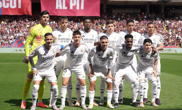 TA：阿莫林会在赛后与球迷合影，并会在其他场合展现出亲和力（TA：阿莫林赛后常与球迷合影，日常亦展露亲和力）