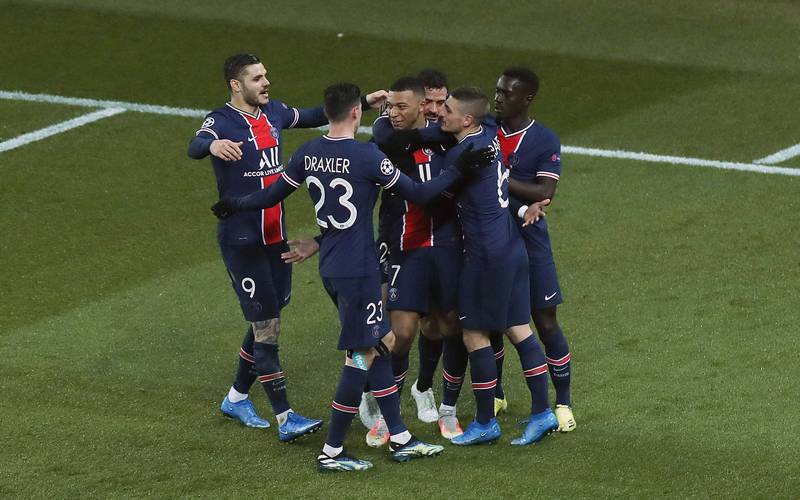 拜仁莱万梅开二度战胜门兴（莱万梅开二度助拜仁力克门兴）