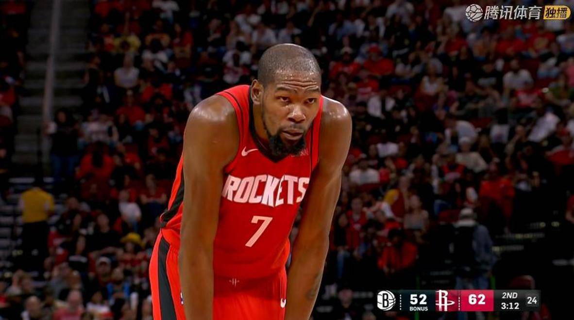 掘金约基奇豪取三双助球队胜快船（约基奇砍三双助掘金击败快船）