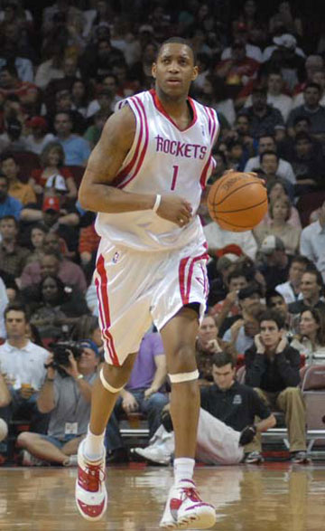 德转列英格兰球员身价TOP10：贝林厄姆1.6亿欧第1，埃泽上榜（德转公布英格兰球员身价前十榜：贝林厄姆以1.6亿欧居首，埃泽入选）