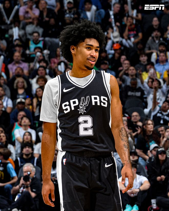 世体：预计有3400名法兰克福球迷远征巴萨，其中1000人没票（世体：法兰克福预计有3400名球迷赴巴萨客场，其中1000人无票）