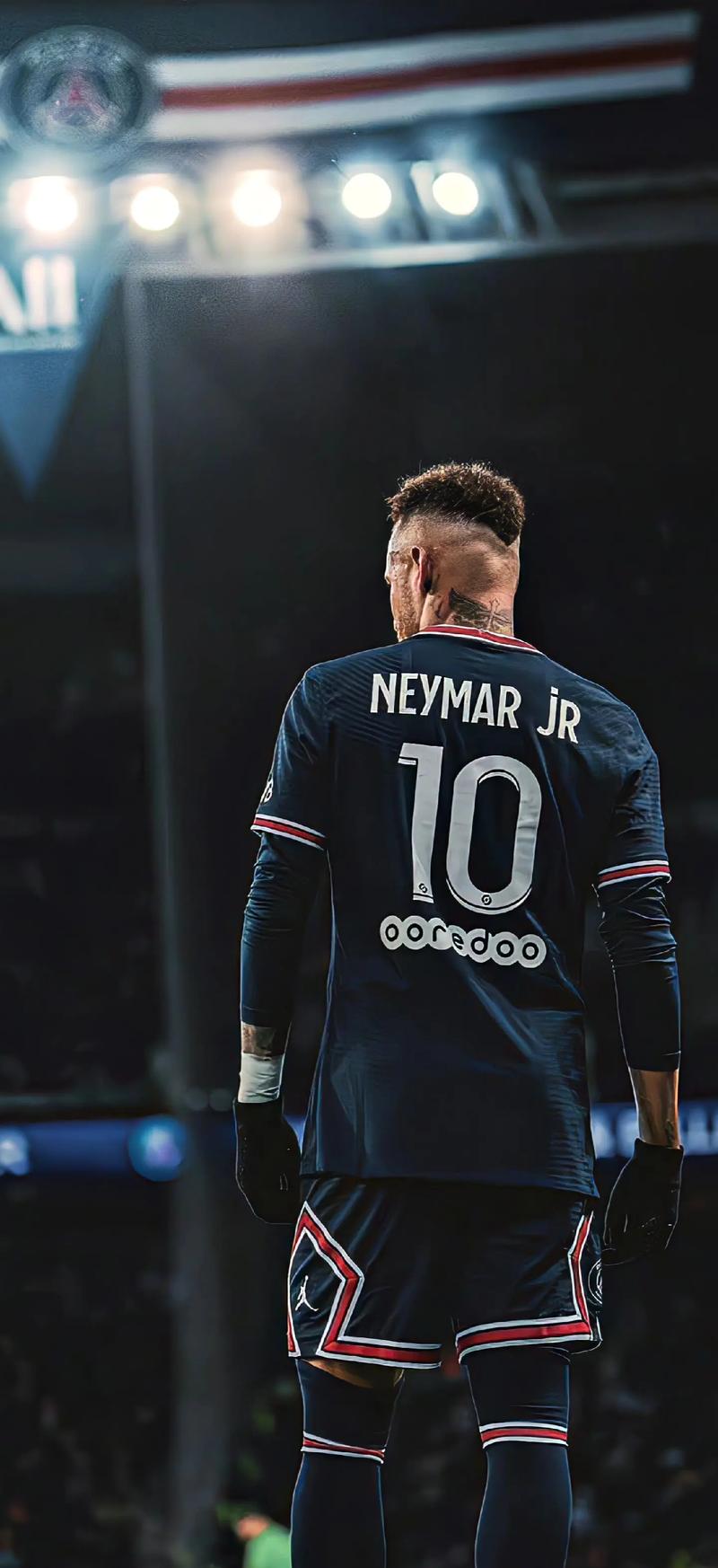 库尼亚：姆伯莫是个了不起的球员，能和他并肩作战很棒（库尼亚盛赞姆伯莫：他实力非凡，能与其并肩作战是种享受）