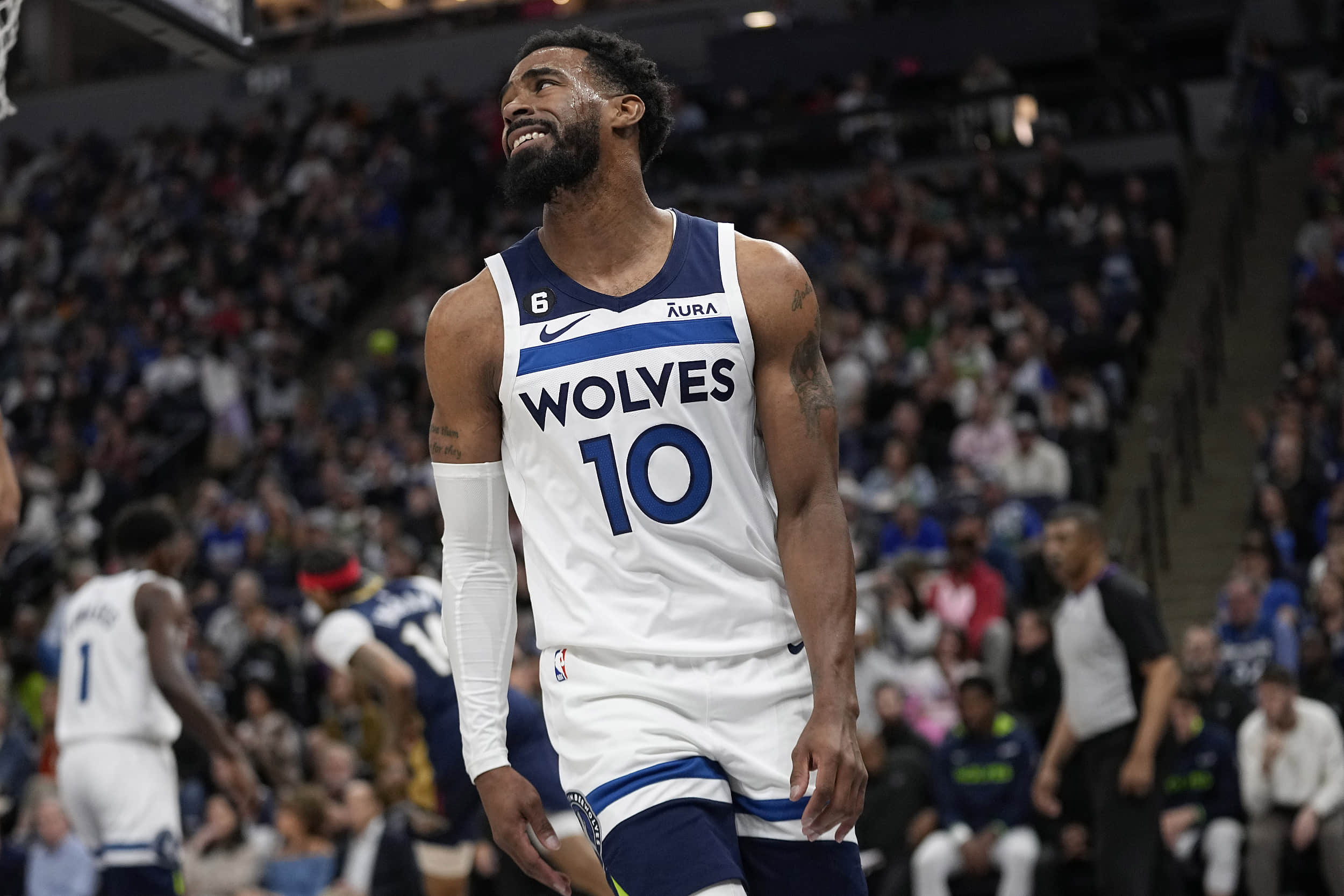 亚马尔被换下后不太高兴？弗里克打趣：下场我就让亚马尔替补（亚马尔被换显不满？弗里克笑称：下一场让他当替补）