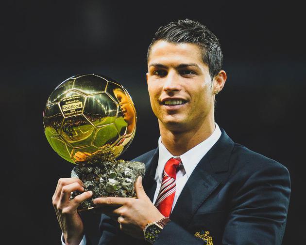 上港亚冠生死战！带蒋光太出征柔佛，是后防救星还是烟雾弹？（亚冠生死局！上港携蒋光太远征柔佛，他是后防定海神针还是烟雾弹？）