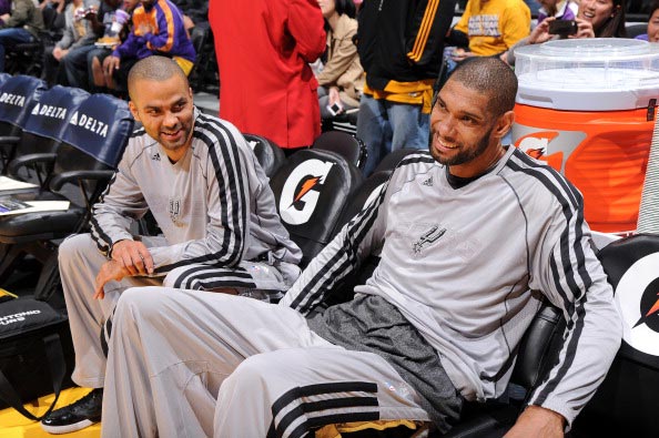 官方：多特与34岁第二门将亚历山大-迈尔续约至2027年（多特官宣34岁替补门将亚历山大-迈尔续约，合同至2027年）