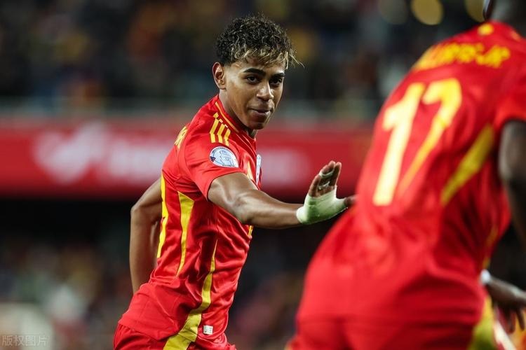 Shams：雄鹿球星字母哥因右小腿拉伤将缺席2-4周（Shams：雄鹿核心字母哥右小腿拉伤，预计缺阵2至4周）