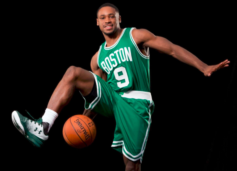 苏格兰女足队长卡思伯特与中国队比赛时头部受伤，被紧急送医（对阵中国队时头部受伤 苏格兰女足队长卡思伯特被紧急送医）