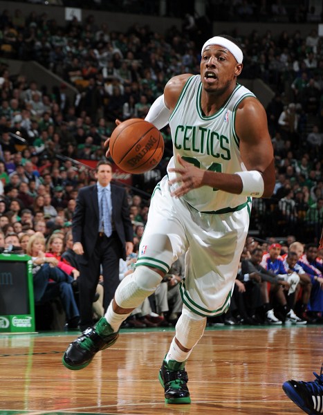 德国队：你们想看这个家庭被毁吗，那就努力把这场球赛踢赢（德国队：不想让这个家庭被摧毁？那就全力以赴赢下这场比赛）