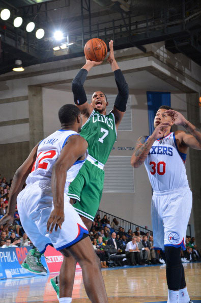 荷兰女国脚罗尔德公开谈论与女友恋情，两人曾因亲密照片受批评（荷兰女足国脚罗尔德谈与女友恋情：亲密合照曾惹争议）