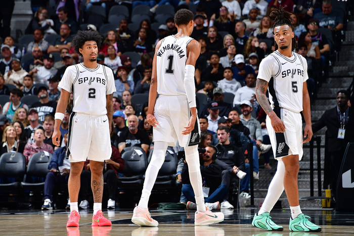 C罗：国家队没有谁是不可撼动的；球迷嘘我会帮我队友减轻压力（C罗：国家队没有绝对核心；嘘声冲我来，我替队友扛压力）